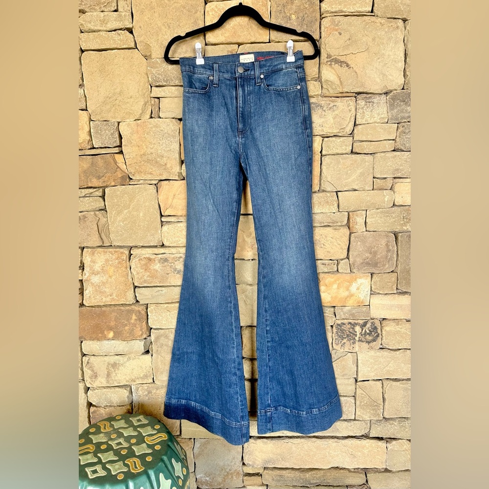 Alice + Olivia Numéro de Modéle Classic Blue Flared Women's Jeans